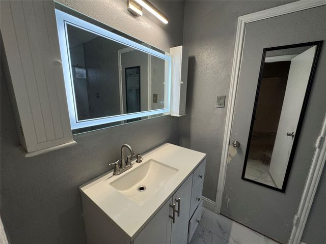 911 Gaynor Avenue, Duncanville, TX 75137