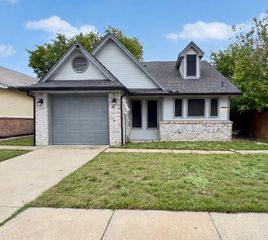 911 Gaynor Avenue, Duncanville, TX 75137