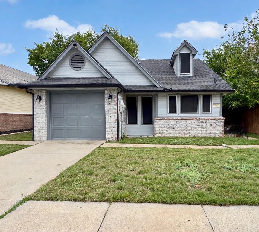911 Gaynor Avenue, Duncanville, TX 75137