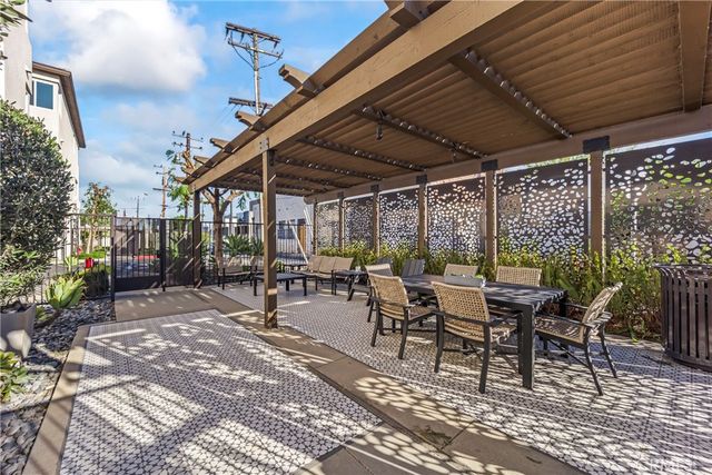 116 N 6th B, Montebello, CA 90640