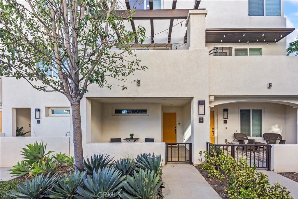 116 N 6th B, Montebello, CA 90640