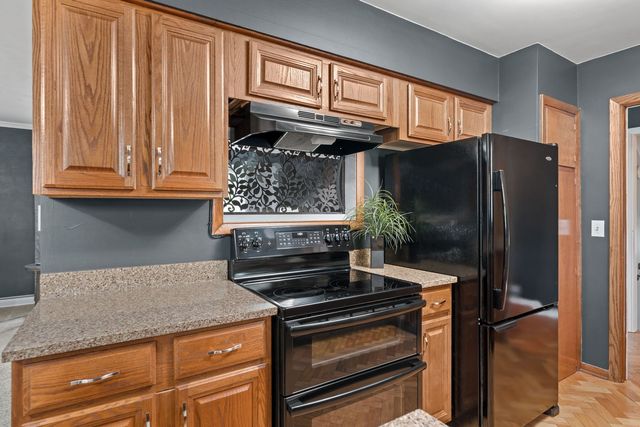 2236 Olympia Drive, Bettendorf, IA 52722