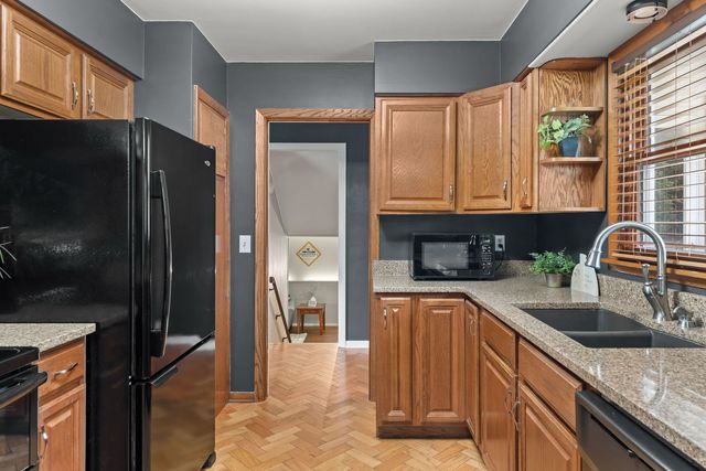 2236 Olympia Drive, Bettendorf, IA 52722