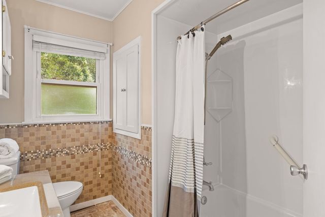 2236 Olympia Drive, Bettendorf, IA 52722