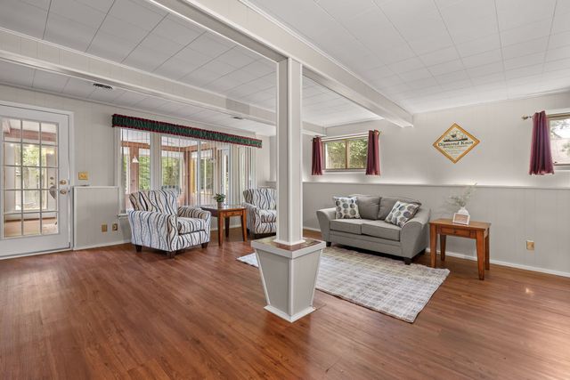 2236 Olympia Drive, Bettendorf, IA 52722