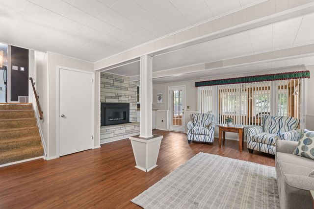 2236 Olympia Drive, Bettendorf, IA 52722