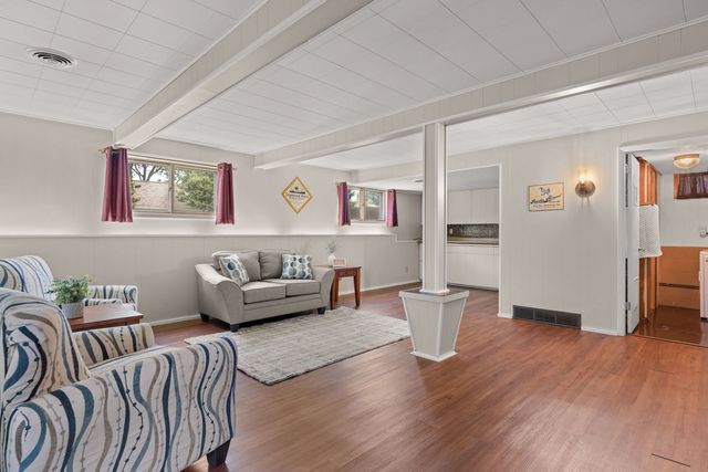 2236 Olympia Drive, Bettendorf, IA 52722