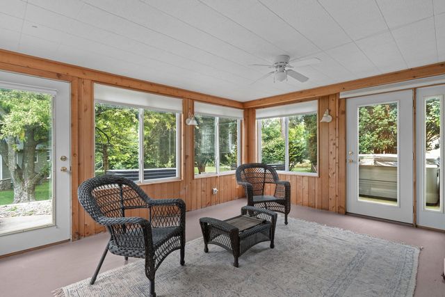 2236 Olympia Drive, Bettendorf, IA 52722