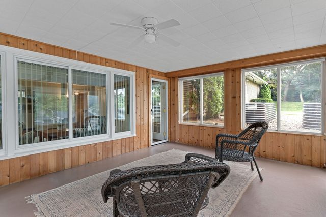 2236 Olympia Drive, Bettendorf, IA 52722