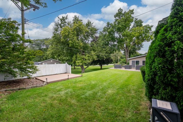 2236 Olympia Drive, Bettendorf, IA 52722