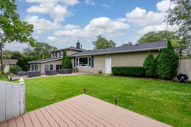 2236 Olympia Drive, Bettendorf, IA 52722