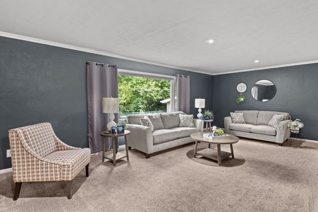 2236 Olympia Drive, Bettendorf, IA 52722