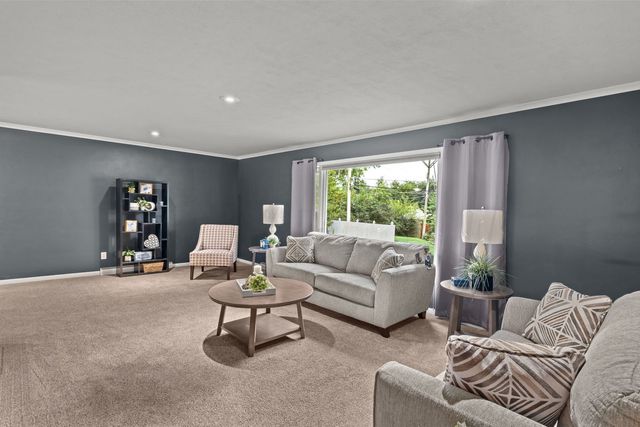 2236 Olympia Drive, Bettendorf, IA 52722