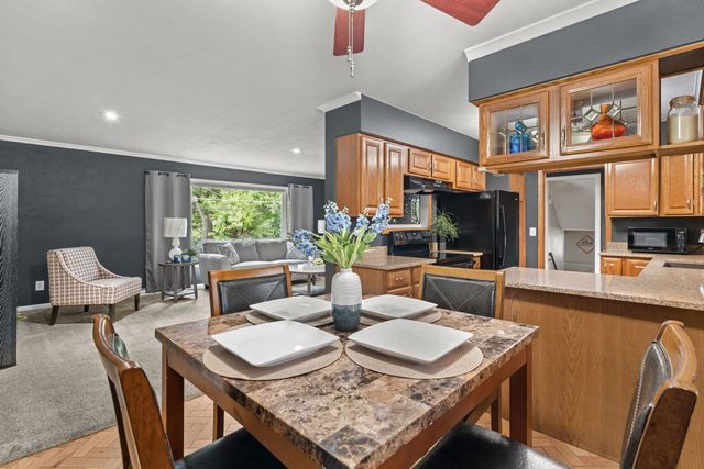 2236 Olympia Drive, Bettendorf, IA 52722
