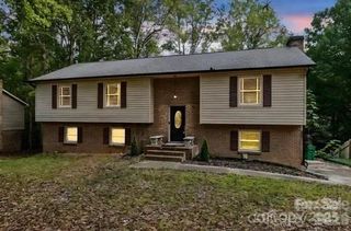 7414 Castlebar Road, Charlotte, NC 28270