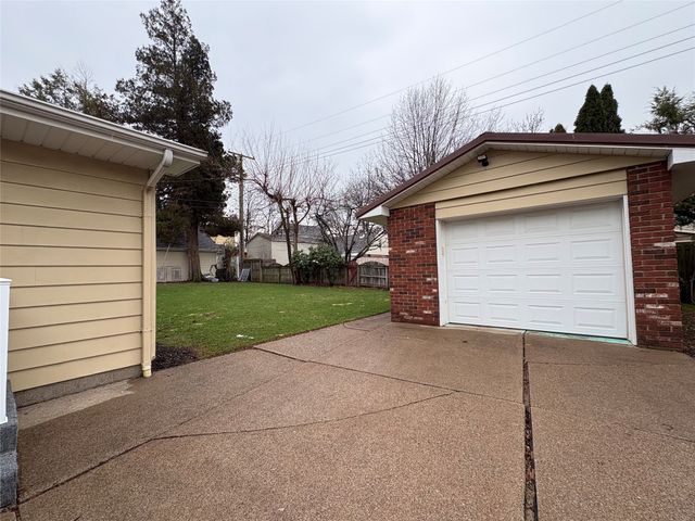 640 CONNECTICUT Drive, Erie, PA 16505