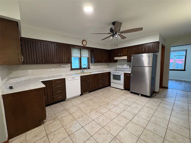 640 CONNECTICUT Drive, Erie, PA 16505