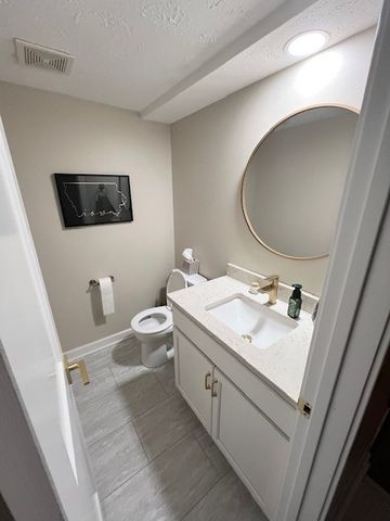 5954 Crow Valley Park Drive, Davenport, IA 52807