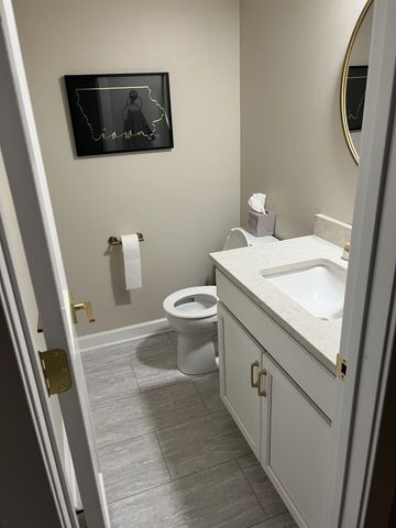 5954 Crow Valley Park Drive, Davenport, IA 52807