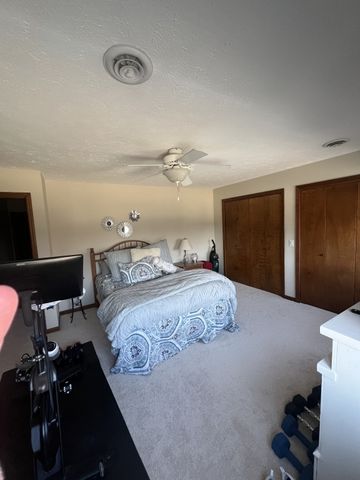 5954 Crow Valley Park Drive, Davenport, IA 52807