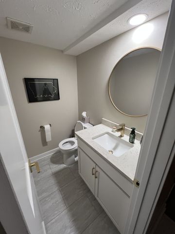 5954 Crow Valley Park Drive, Davenport, IA 52807