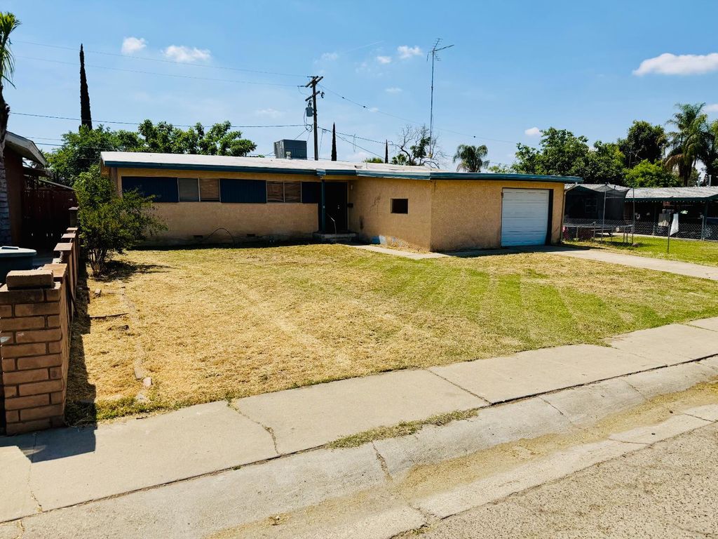 Image 1 of property listing at 877 E Thurman Avenue, Porterville, CA 93257