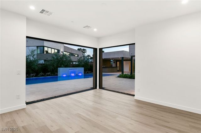 7385 Heron Canyon Court, Las Vegas, NV 89117