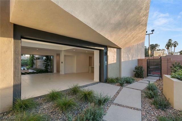 7385 Heron Canyon Court, Las Vegas, NV 89117