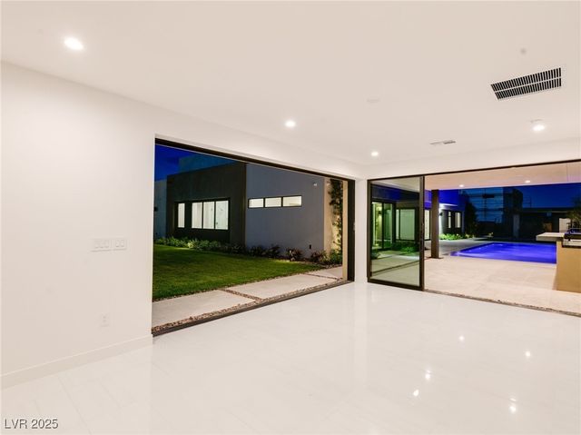 7385 Heron Canyon Court, Las Vegas, NV 89117