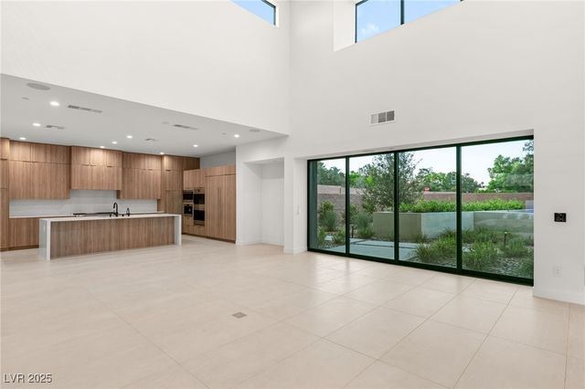 7385 Heron Canyon Court, Las Vegas, NV 89117