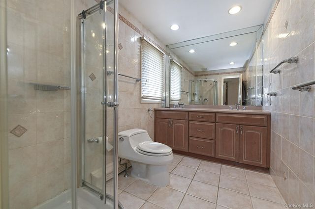 17 Susan Lane, Dix Hills, NY 11746