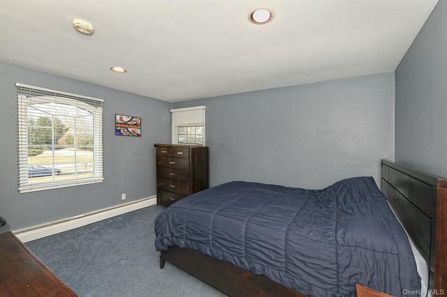 17 Susan Lane, Dix Hills, NY 11746