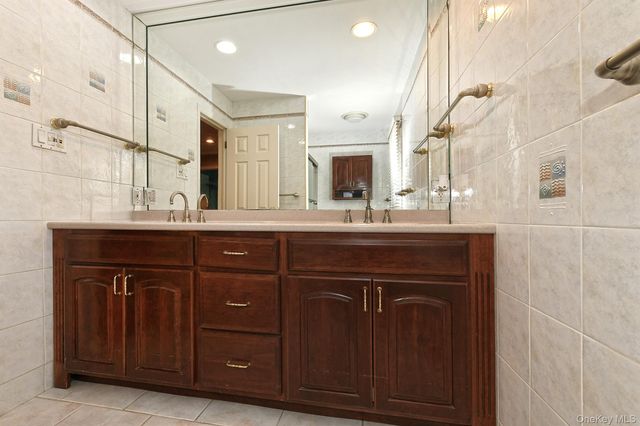 17 Susan Lane, Dix Hills, NY 11746