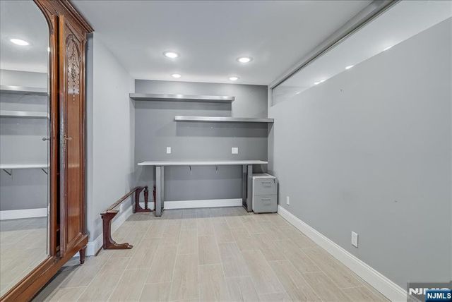 2 Claridge Drive 7KE, Verona, NJ 07044