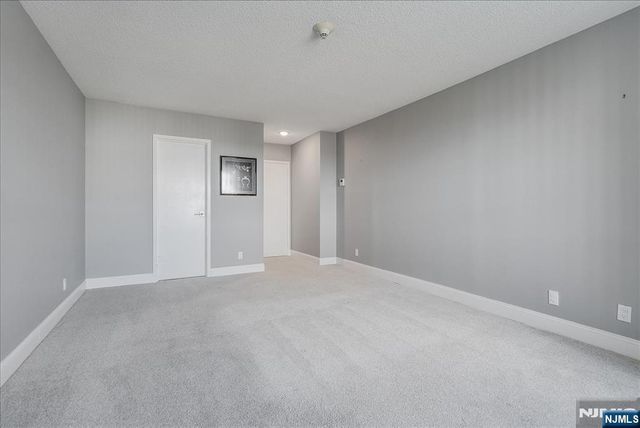 2 Claridge Drive 7KE, Verona, NJ 07044