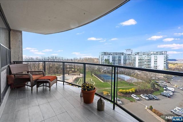 2 Claridge Drive 7KE, Verona, NJ 07044