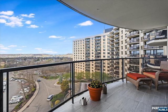 2 Claridge Drive 7KE, Verona, NJ 07044