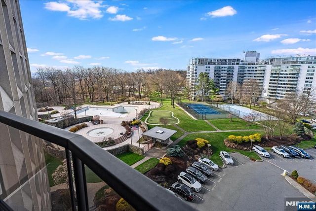 2 Claridge Drive 7KE, Verona, NJ 07044