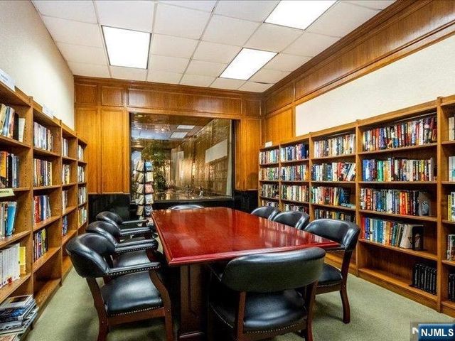 2 Claridge Drive 7KE, Verona, NJ 07044