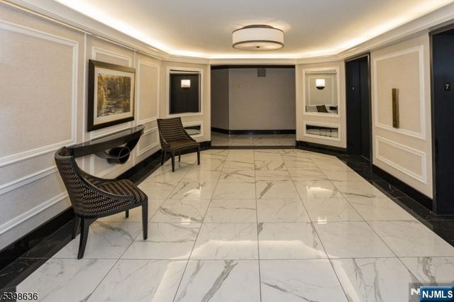 2 Claridge Drive 7KE, Verona, NJ 07044