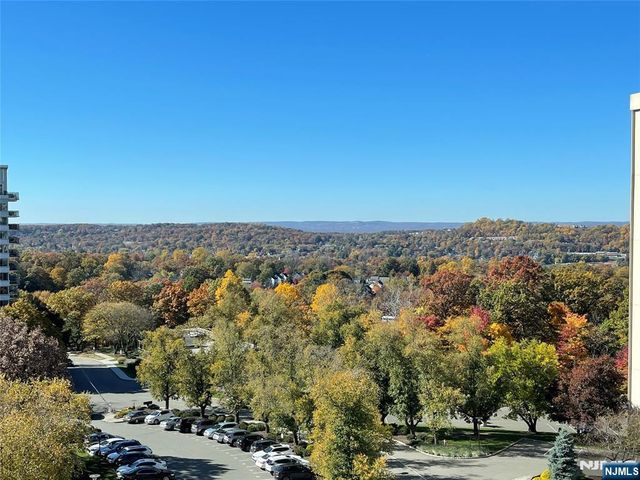 2 Claridge Drive 7KE, Verona, NJ 07044