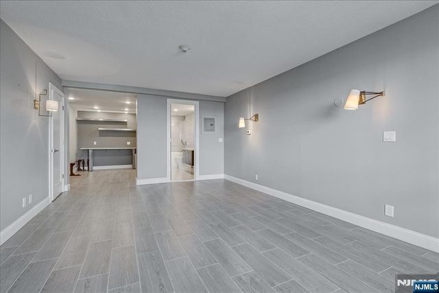 2 Claridge Drive 7KE, Verona, NJ 07044