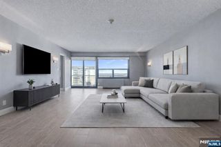 2 Claridge Drive 7KE, Verona, NJ 07044