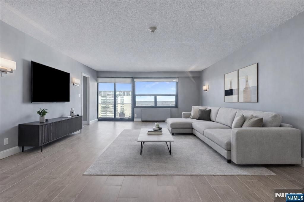 2 Claridge Drive 7KE, Verona, NJ 07044