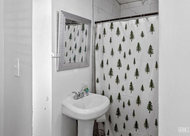 2019 Brundage Lane, Bakersfield, CA 93304