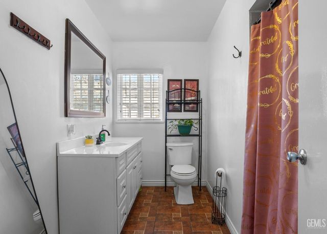 2019 Brundage Lane, Bakersfield, CA 93304