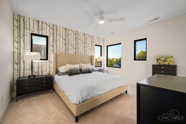 6227 W Station Court Drive, Cincinnati, OH 45224