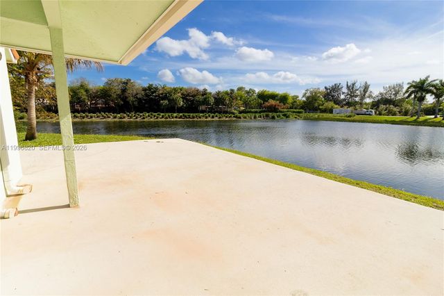 10352 NW 46th St, Doral, FL 33178