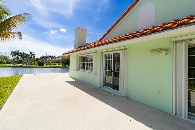 10352 NW 46th St, Doral, FL 33178