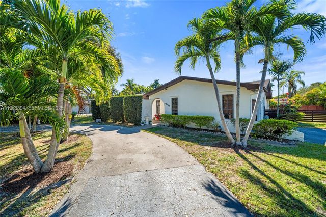 17242 SW 88th Ave, Palmetto Bay, FL 33157